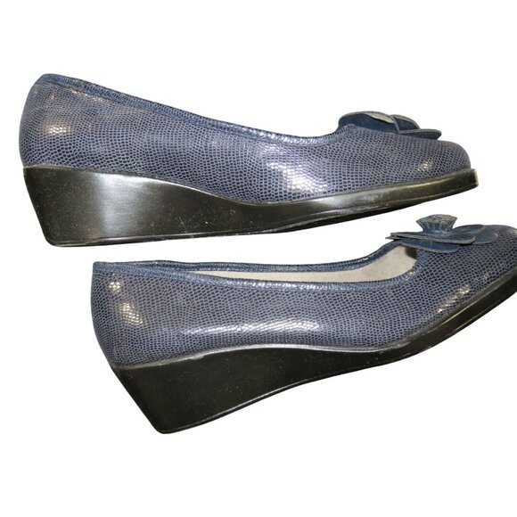 AEROSOLES A2 Navy Lizard Embossed Leather Flower Embellished Wedges size 10 beyo - Picture 6 of 11